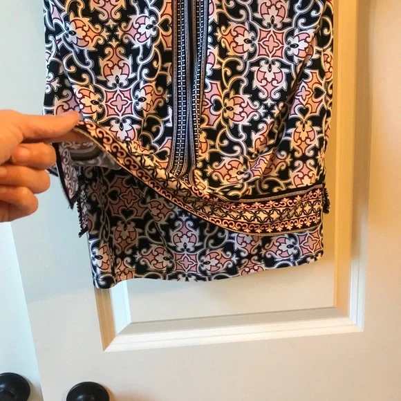 Like New White House Black Market sleeveless top - Picture 2 of 8